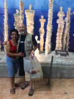 Evaldo e Gilvania na loja de cosméticos Ahava, sais do Mar Morto.