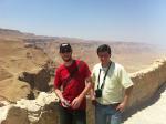 Andrei e Pe. Oscar em Masada.