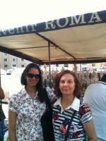 Gilvania e Helenita na Praça de São Pedro.