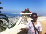 Maria Lúcia nos Jardins dos Bahai, em Haifa.