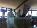 Padres Oscar e Edmundo na Missa em Cafarnaum.