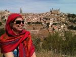 Ana admirando a bela vista panorâmica de Toledo.