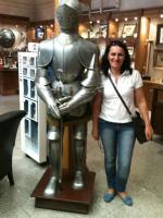 Ivania durante a visita à fábrica de Ouro de Toledo.
