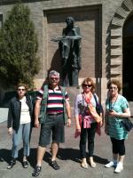Lúcia, Ivan, Irma e Célia passeando em Zaragoza.