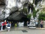 A Gruta das Aparições de N. Sra. de Lourdes.