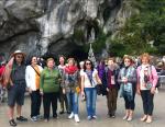 Grupo na gruta das Aparições de N. Sra. de Lourdes.