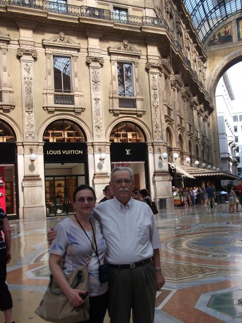 Elizete e Alcides em passeio por Milão.
