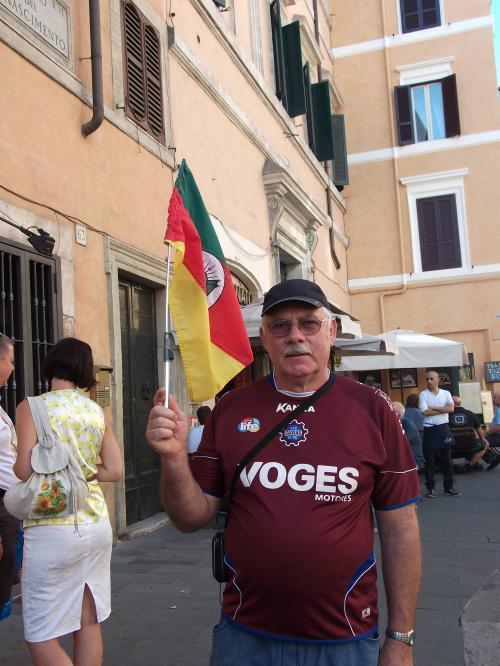 Nilo representando a Serra Gaúcha em Roma.