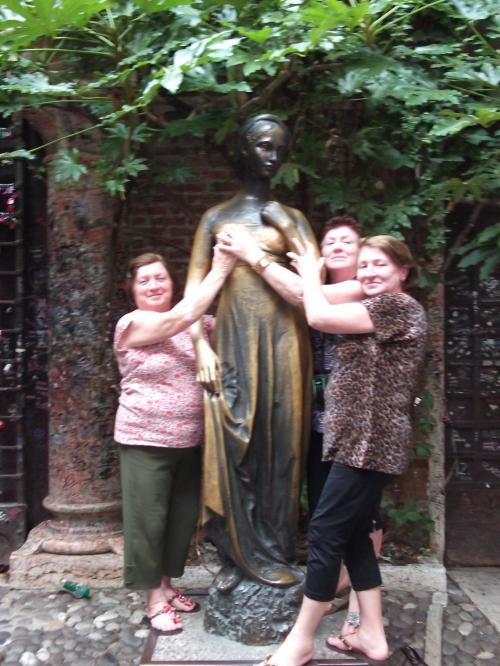 As três sorelle com a Julieta de Verona.