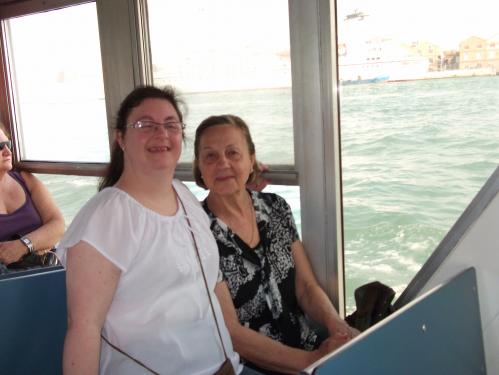 Claudia e Umbelina na ida para Veneza.
