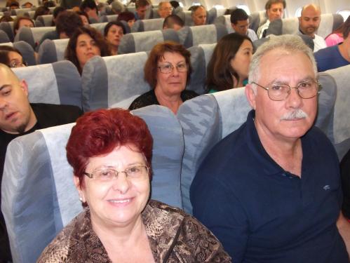 Tere, Helena e Nilo  em voo para Lisboa.