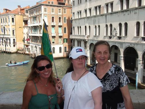 A guia Nadia, Claudia e Umbelina em Veneza.