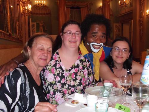 Umbelina, Claudia, Elizete e o bobo da corte, Gilson, em Florença.