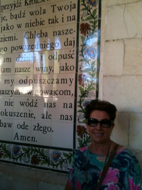 No alto do Monte das Oliveiras, na Igreja do Pai Nosso.