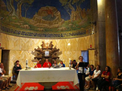 Nossa celebração na Basílica da Agonia, no Getsemani, Jerusalém.