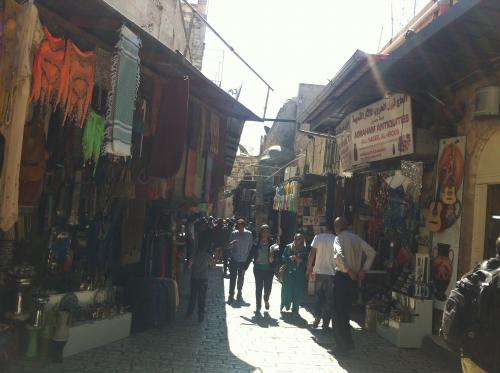 Vista parcial da Via Dolorosa, em Jerusalém.