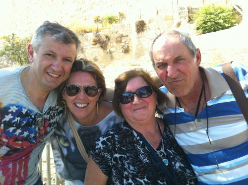 Pelas ruas de Jerusalém.