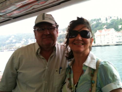 Em passeio de barco pelo Estreito de Bósforo, em Istambul.