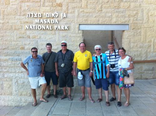 Na entrada da fortaleza de Masada.