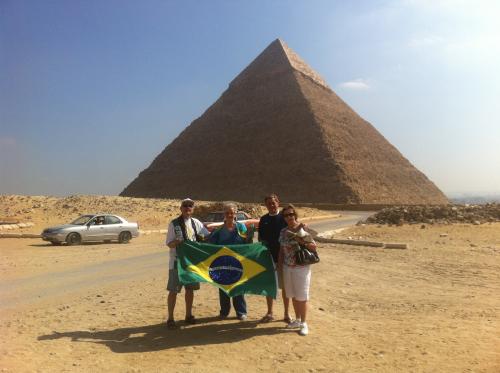 Grupo e a Pirâmide de Quefrem (a segunda maior pirâmide).