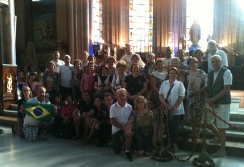 Grupo Shalom após a missa na Igreja de Santo Antônio em Istambul.