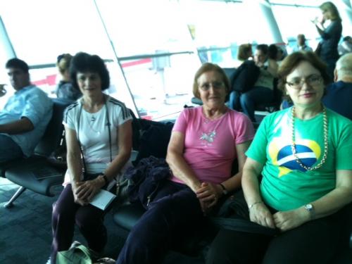 Uma parte do grupo já começa a voltar pra casa! Aeroporto de Istambul.