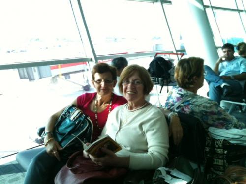 Uma parte do grupo já começa a voltar pra casa! Aeroporto de Istambul.