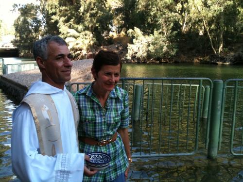 Na celebração de Renovação do Batismo no Rio Jordão.