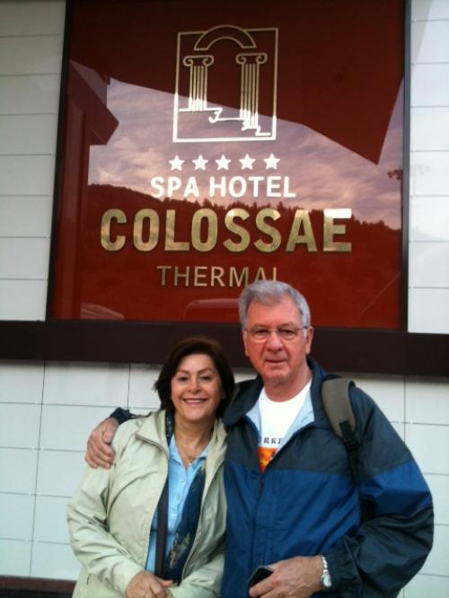 Paulo e Sandra na saída do hotel de Pamukkale.