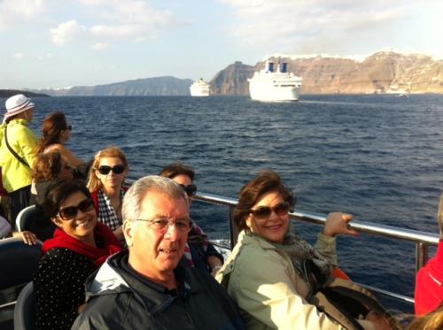 Oba!!! Falta pouco para entrar na ilha de Santorini.