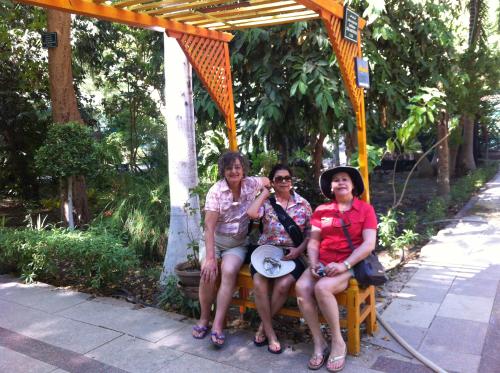 Passeando no Jardim Botânico de Aswan, na margem do Rio Nilo.