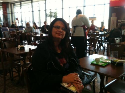 Marisa no aeroporto de Porto Alegre.