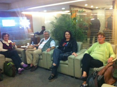 Um pouquinho de conforto na sala VIP, em Guarulhos.