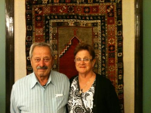 Araldi e Vanda na loja de tapetes
