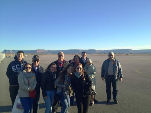 Grupo se preparando para passeio aéreo no Grand Canyon.