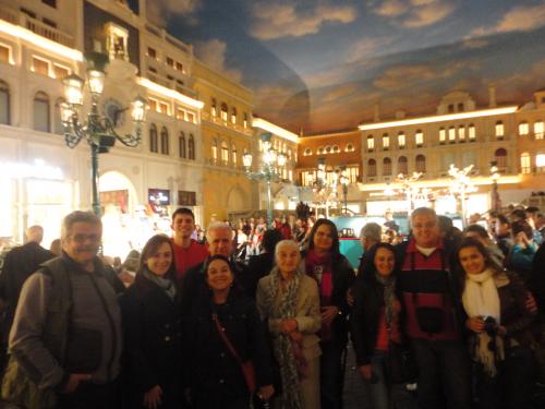 Grupo passeando pelo Hotel Veneza.