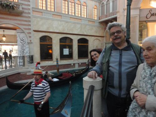 Um pedacinho da Itália! Ivania, Ivan e Inês passeando por Veneza.