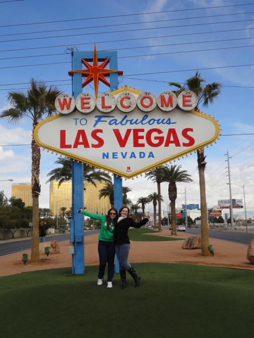 Mariana e Débora se despedindo de Las Vegas.
