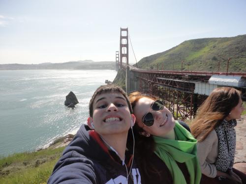 Iuri, Débora e Larissa na famosa Golden Gate de São Francisco, Califórnia.