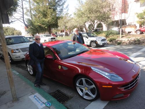 Daicir e Larri com Ferrari em Carmel, Califórnia.