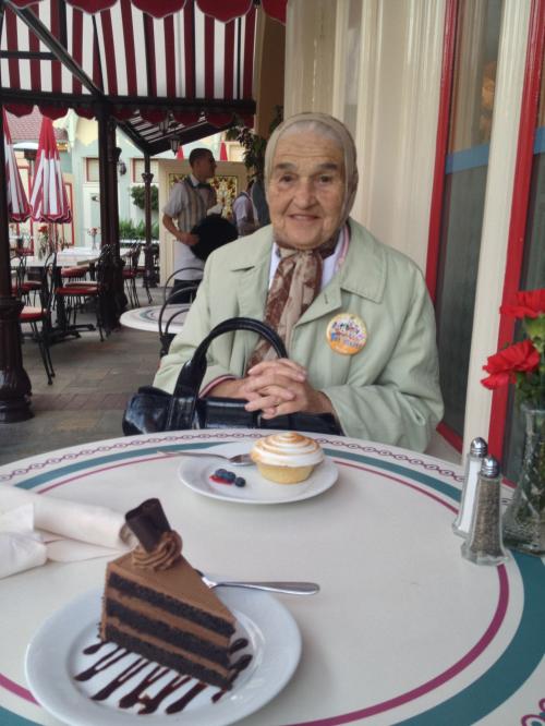Pausa para um cafézão na Disneyland!