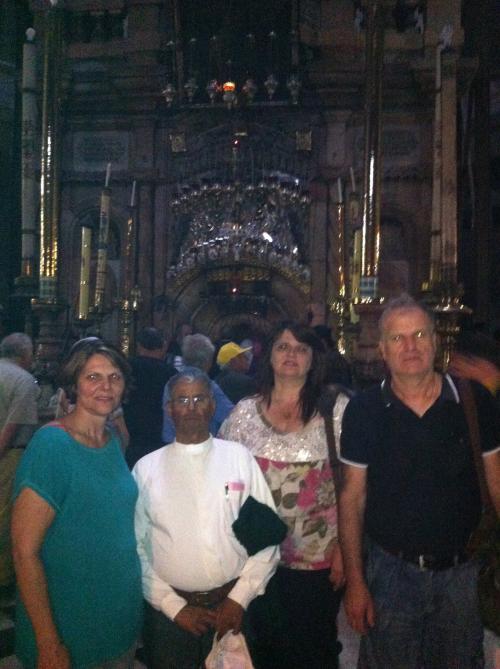 Após visitar o Santo Sepulcro.