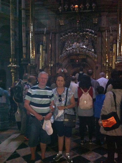 Após visitar o Santo Sepulcro.