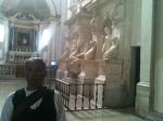 Em Roma, visitando o Moisés de Michelangelo.