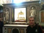 Vendo as correntes de San Pietro in vincoli, em Roma.