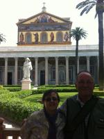 Visitando a Basílica de São Paulo fora dos Muros, em Roma.