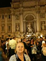 Na Fontana di Trevi, em Roma.