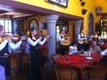 No almoço em Guadalajara com um Grupo Mariachi Feminino.