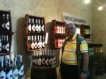 No varejo da Casa Confradia comprando Tequilas.
