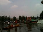 No passeio de Trajineras em Xochimilco, Cidade do México.